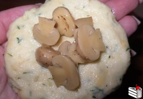 Котлеты из картофеля, сыра и укропа с грибамиИнгредиенты: