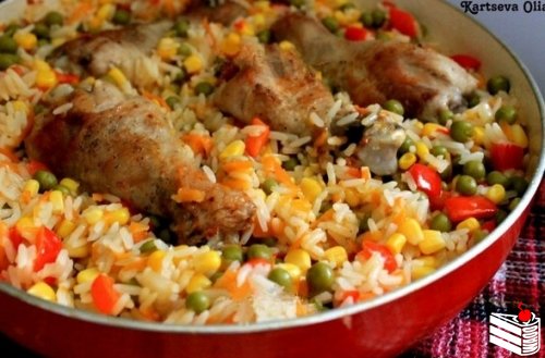 Курица с рисом и овощами по-каталонски.