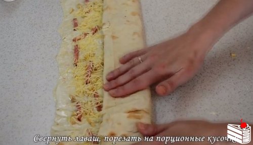 Жареный лаваш с колбасой и сыром.