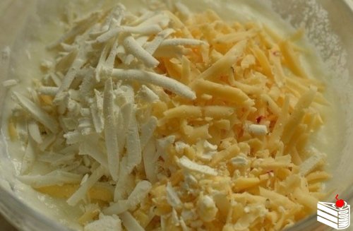 Сырные лепешки с разными начинками.