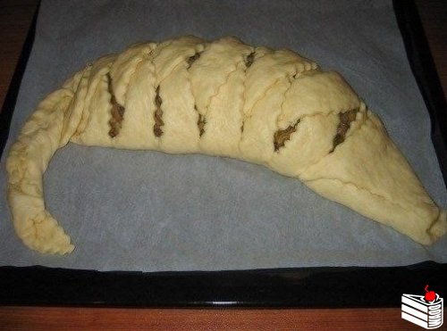 Мясной пирог "Крокодил".