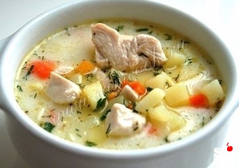 Нежнейший сырный суп с курицей.