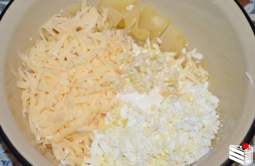 Салат с ананасами, сыром и чесноком от Наташи Чагай