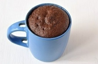 Как приготовить шоколадный кекс за 5 минут в микроволновке.