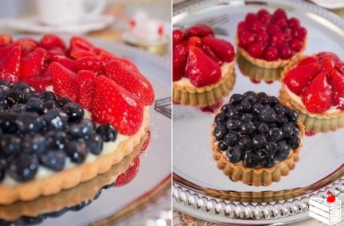 Французские пирожные с заварным кремом и ягодами.