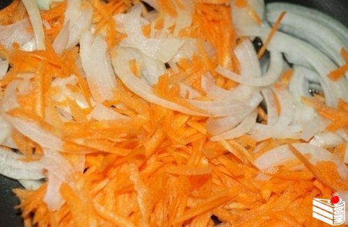 Рецепт скумбрии, тушеной с морковью и луком.