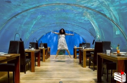 Уникальный подводный ресторан "Ithaa" на Мальдивах.