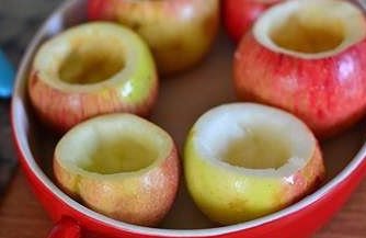 Печеные яблоки с творогом.