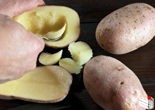 Запеченный с грибами картофель.