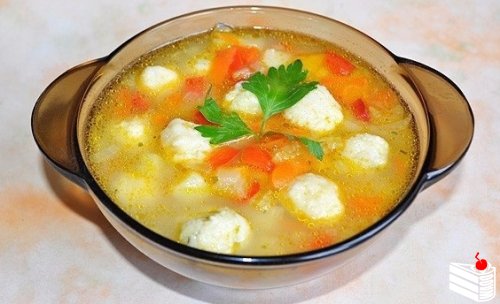 Очень вкусный овощной суп с сырными клецками-шариками.