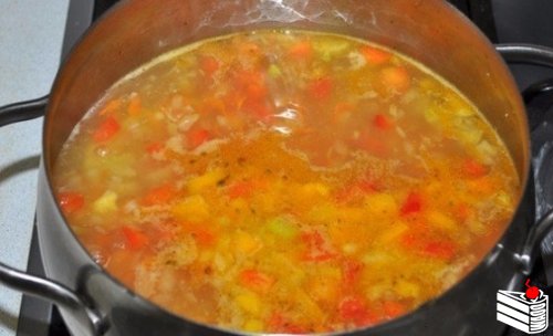 Очень вкусный овощной суп с сырными клецками-шариками.