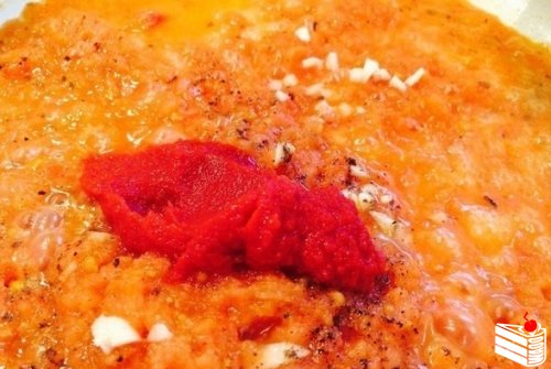 Спагетти с курицей в томатном соусе
